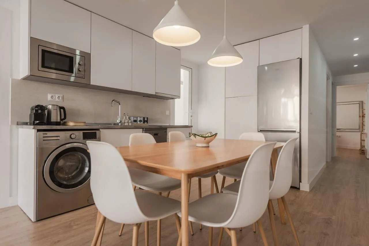 Peaceful & Bright Apartment With Patio - Center Málaga