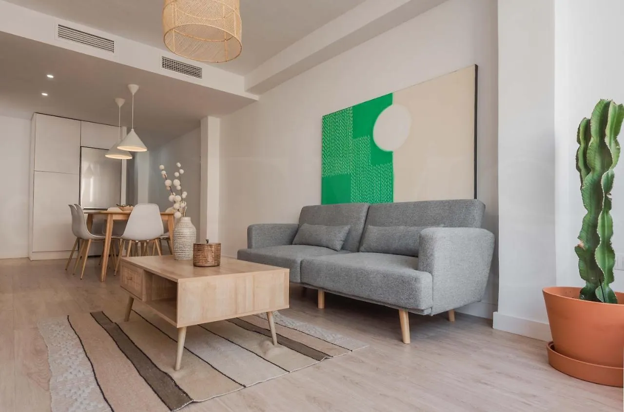 Peaceful & Bright Apartment With Patio - Center Málaga