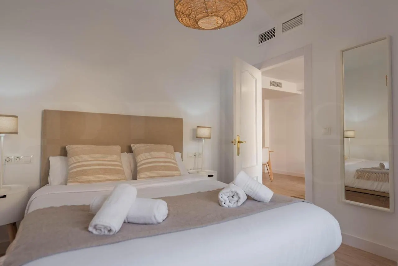 Peaceful & Bright Apartment With Patio - Center Málaga