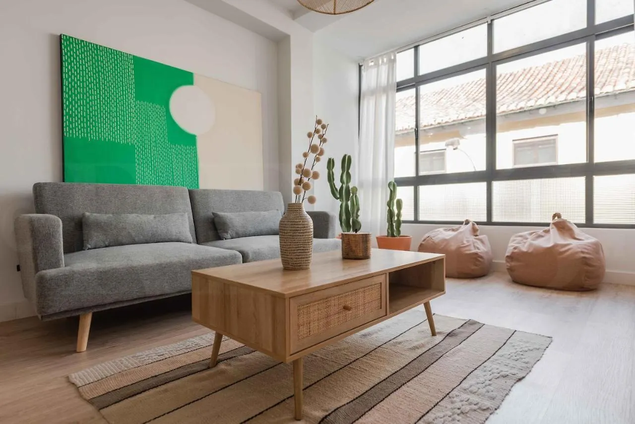 Peaceful & Bright Apartment With Patio - Center Málaga