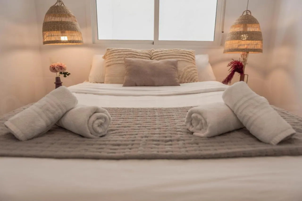 Peaceful & Bright Apartment With Patio - Center Málaga
