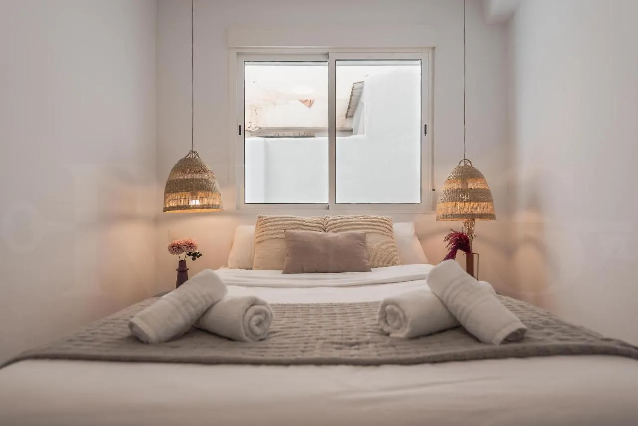 Peaceful & Bright Apartment With Patio - Center Málaga
