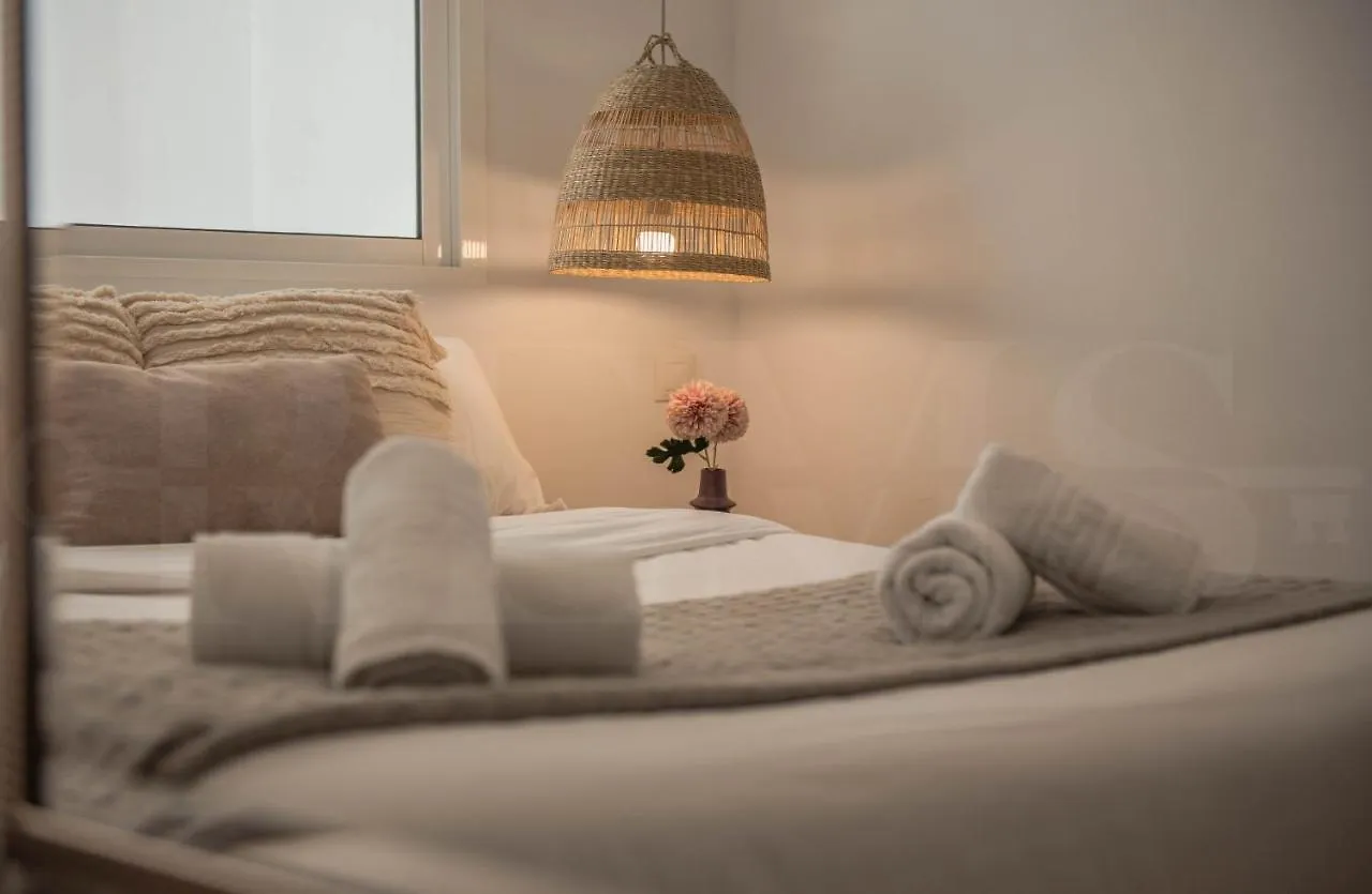 Peaceful & Bright Apartment With Patio - Center Málaga