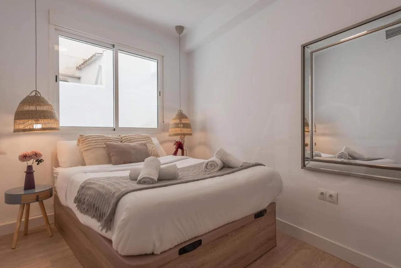 Peaceful & Bright Apartment With Patio - Center Málaga