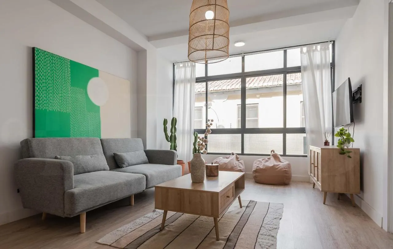 Peaceful & Bright Apartment With Patio - Center Málaga