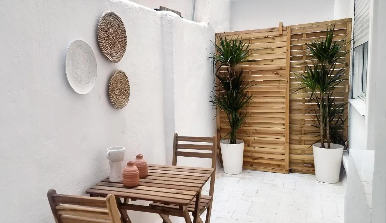 Peaceful & Bright Apartment With Patio - Center Málaga