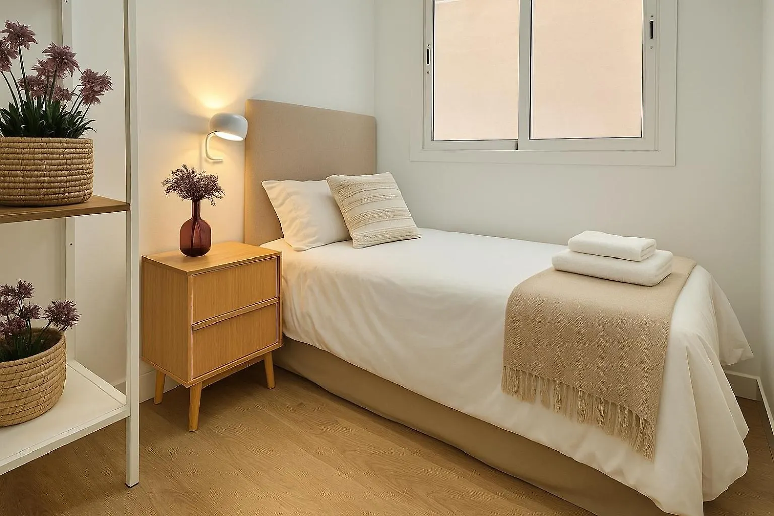 Peaceful & Bright Apartment With Patio - Center Málaga